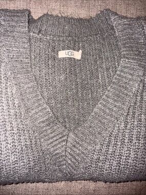 UGG Women’s Heather Gray V-Neck Knit Sweater